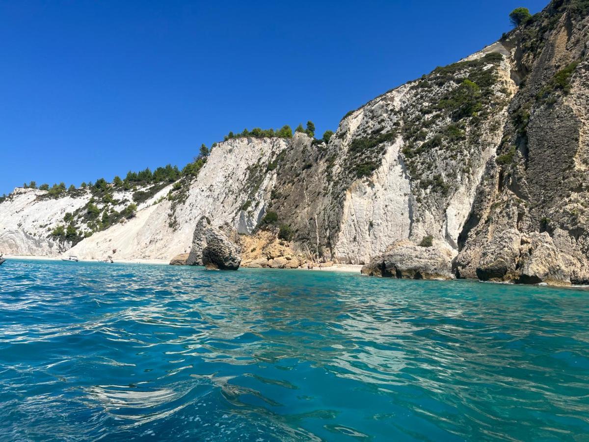 Apollonides Seafront Villa1 Aoede Lixouri Bagian luar foto