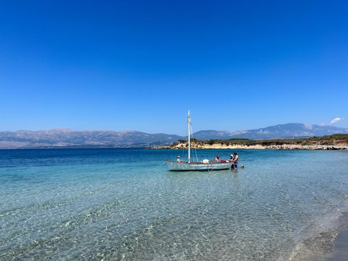 Apollonides Seafront Villa1 Aoede Lixouri Bagian luar foto