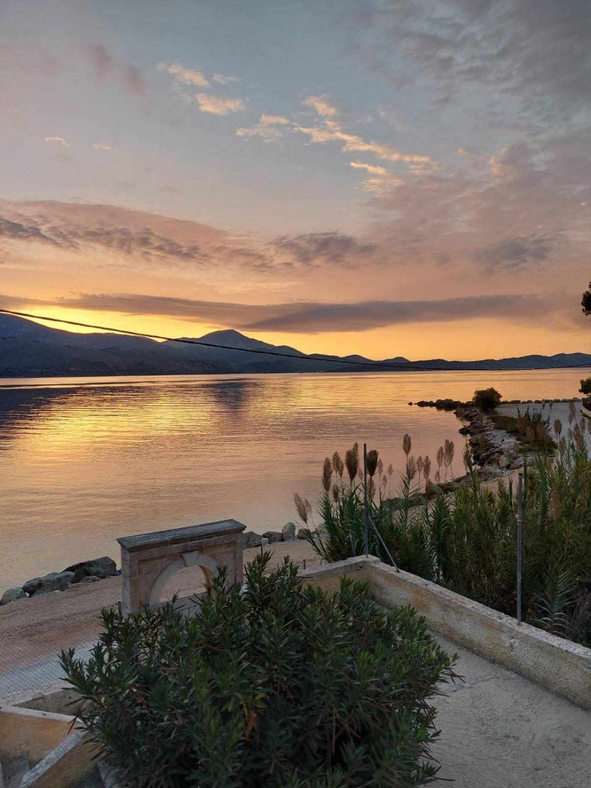 Apollonides Seafront Villa1 Aoede Lixouri Bagian luar foto